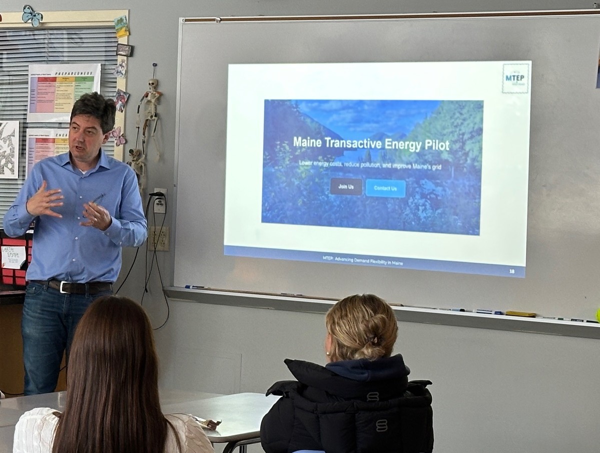 Seth Hoedl presenting on the Maine Transactive Energy Pilot to high school students in Maine